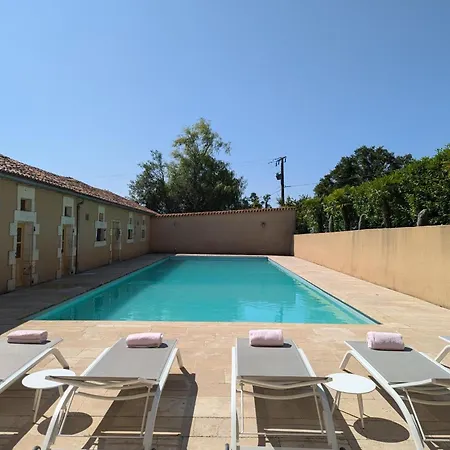 Maison Authentique Avec Piscine Et Jardin Prive A - Fr-1-653-278 *