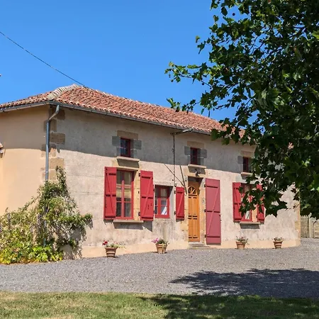 Maison Authentique Avec Piscine Et Jardin Prive A - Fr-1-653-278 * Abzac (Charente)